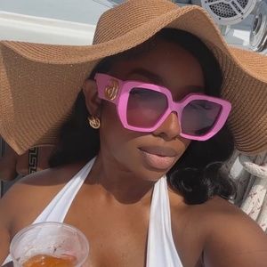 Meet your Posher, Jequoya